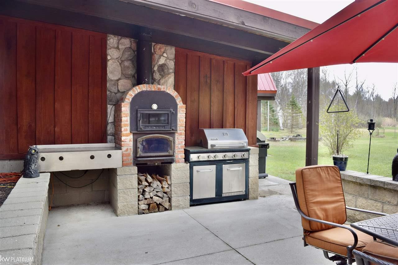 8717 Meskill Road Columbus, MI 48063 - Photo 35 of 54 pizza oven
