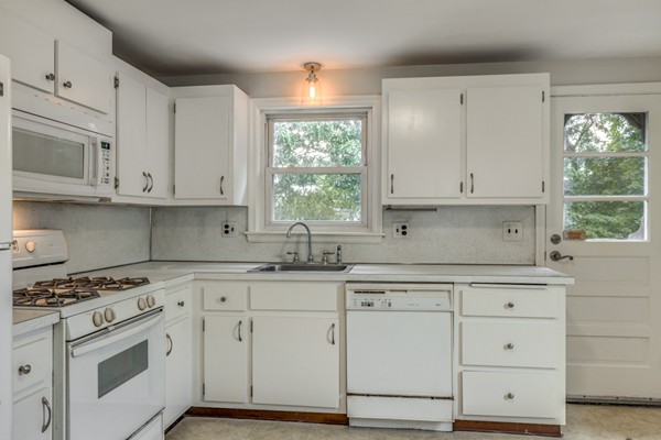 36 Ledge Hill Road Boston, MA 02132 - Photo 11 of 27 Gallery Image 11