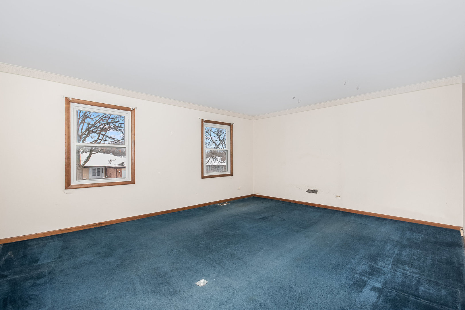 2880 Sun Valley Road Lisle, IL 60532 - Photo 13 of 29 an empty room with windows