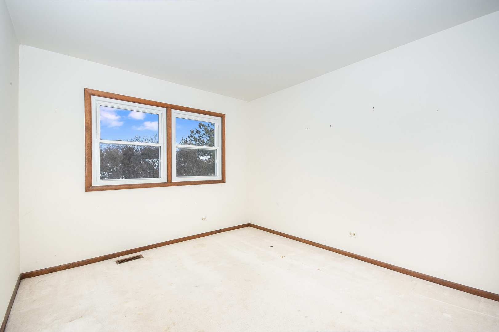 2880 Sun Valley Road Lisle, IL 60532 - Photo 16 of 29 a view of an empty room with a window