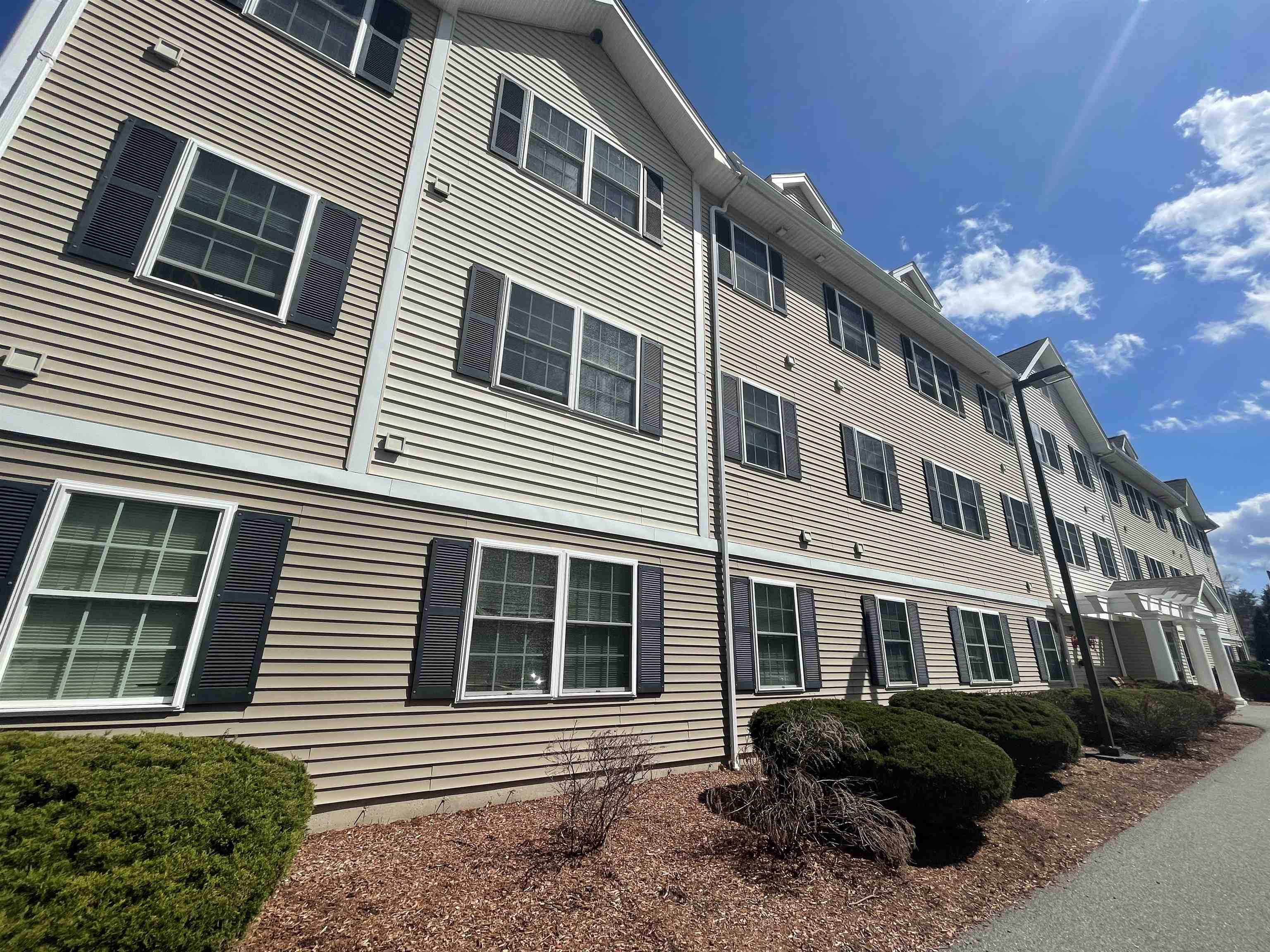 50 Sentinel Court, Unit 209 Manchester, NH 03103 - Photo 2 of 41