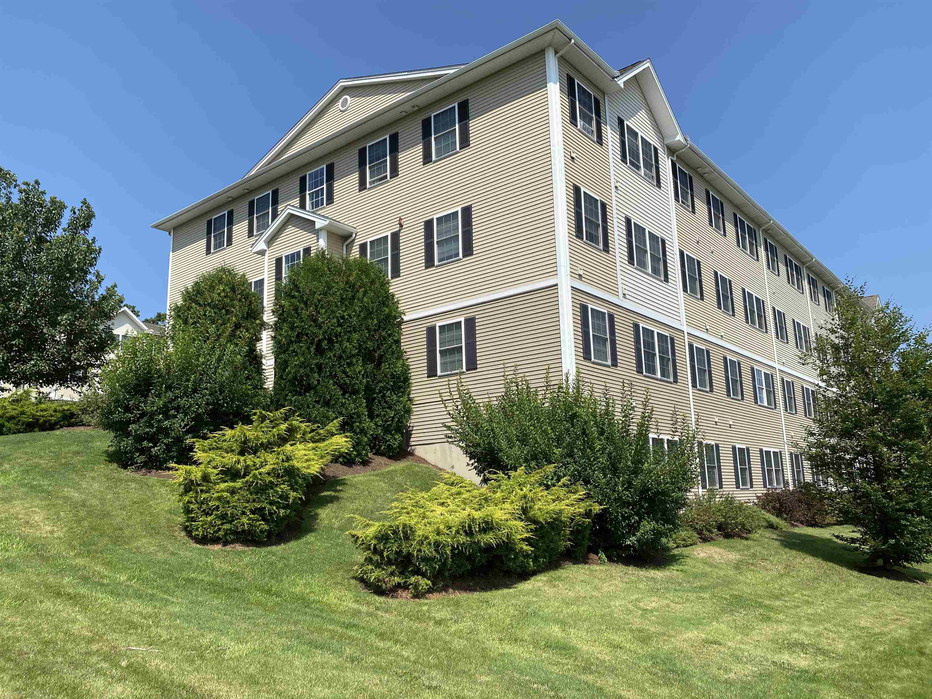 50 Sentinel Court, Unit 209 Manchester, NH 03103 - Photo 4 of 41