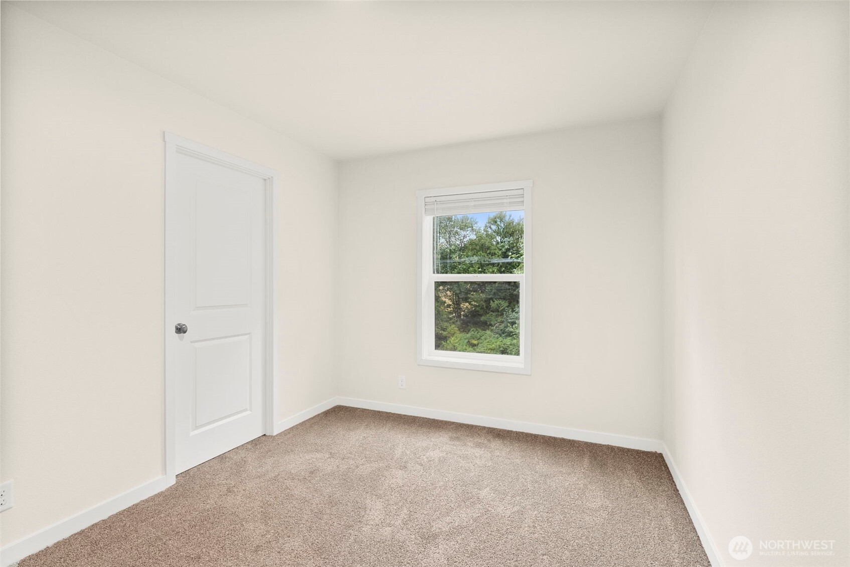 241 Pascoe Avenue Chehalis, WA 98532 - Photo 20 of 33 an empty room with a window