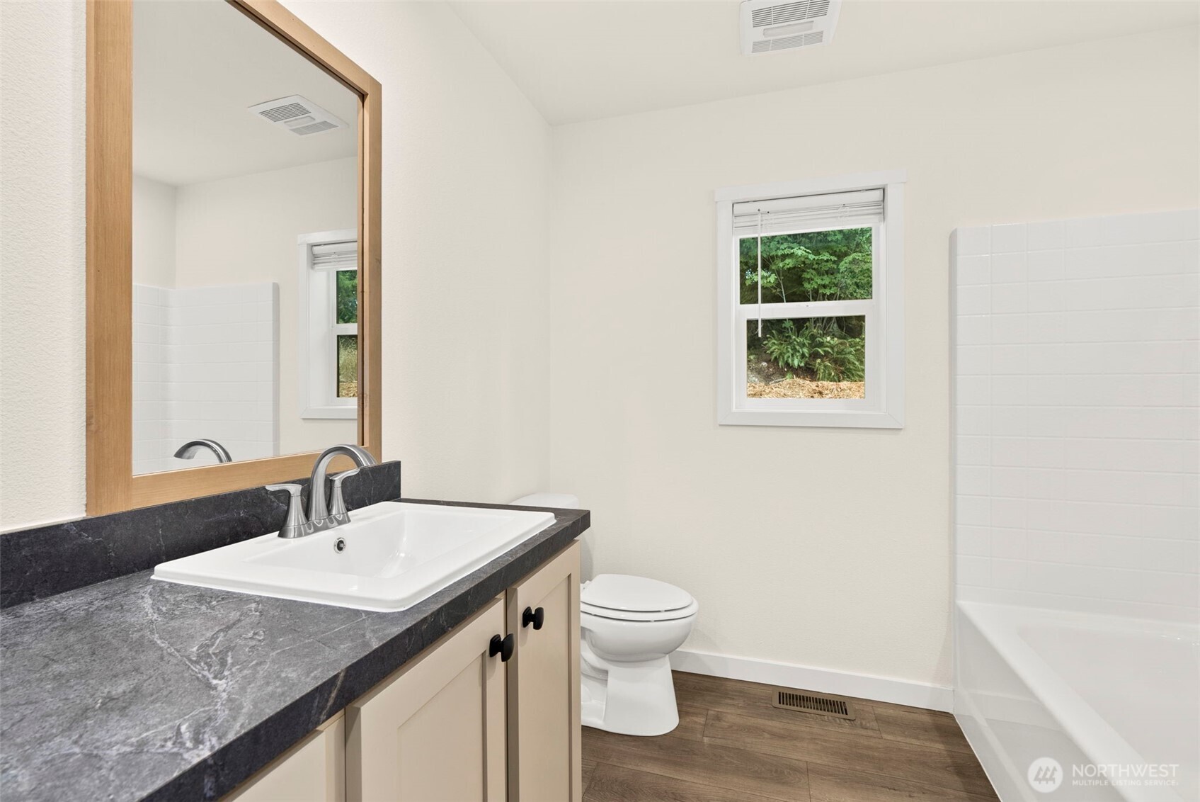 241 Pascoe Avenue Chehalis, WA 98532 - Photo 22 of 33 a bathroom with a sink toilet and shower