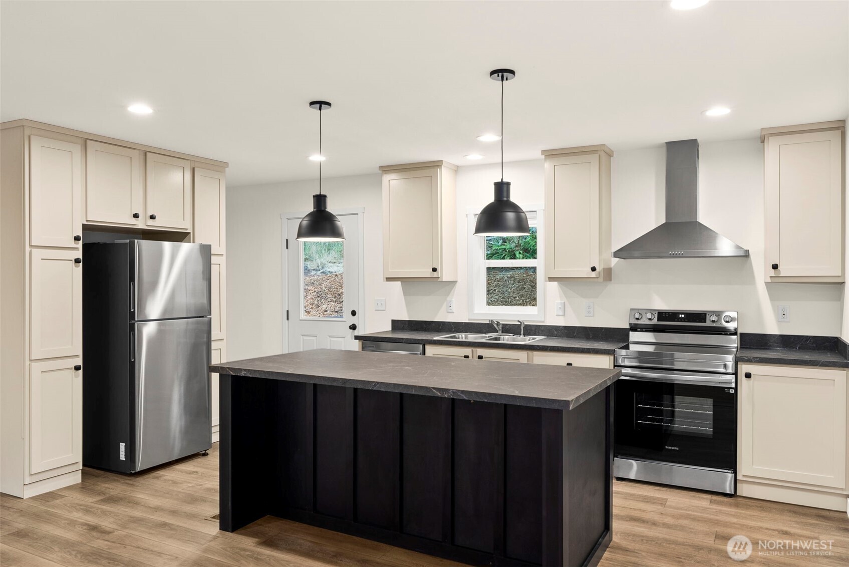 241 Pascoe Avenue Chehalis, WA 98532 - Photo 9 of 33 a kitchen with stainless steel appliances granite countertop a stove a refrigerator and a sink