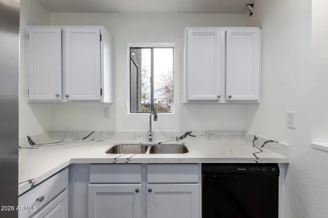 $344,000 | 1215 East Lemon Street, Unit 208, Tempe, AZ 85281