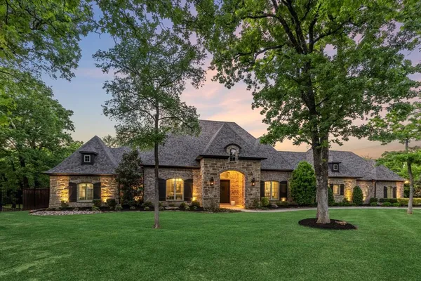 $2,395,000 | 521 Waters Edge Way, Oak Point, TX 75068