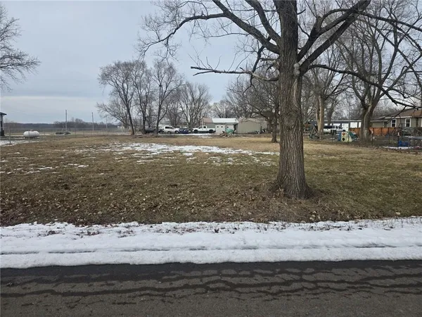 $27,000 | 725 Pearl Street, East Lynne, MO 64743