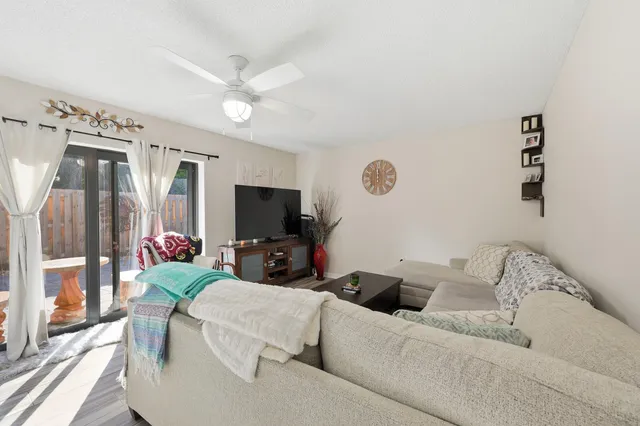 $299,900 | 5804 Southeast Windsong Lane, Unit 220, Stuart, FL 34997