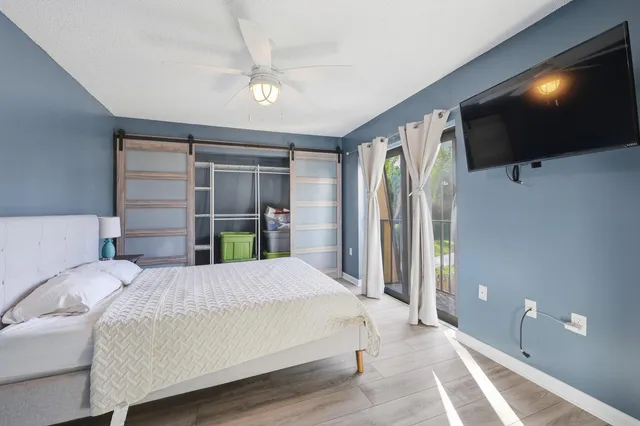 $299,900 | 5804 Southeast Windsong Lane, Unit 220, Stuart, FL 34997