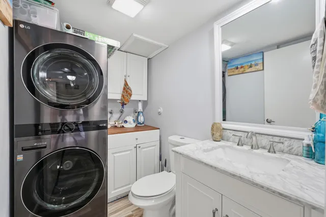 $299,900 | 5804 Southeast Windsong Lane, Unit 220, Stuart, FL 34997