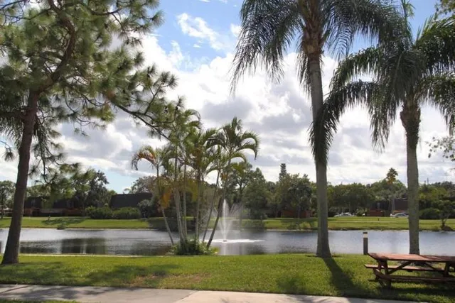 $299,900 | 5804 Southeast Windsong Lane, Unit 220, Stuart, FL 34997