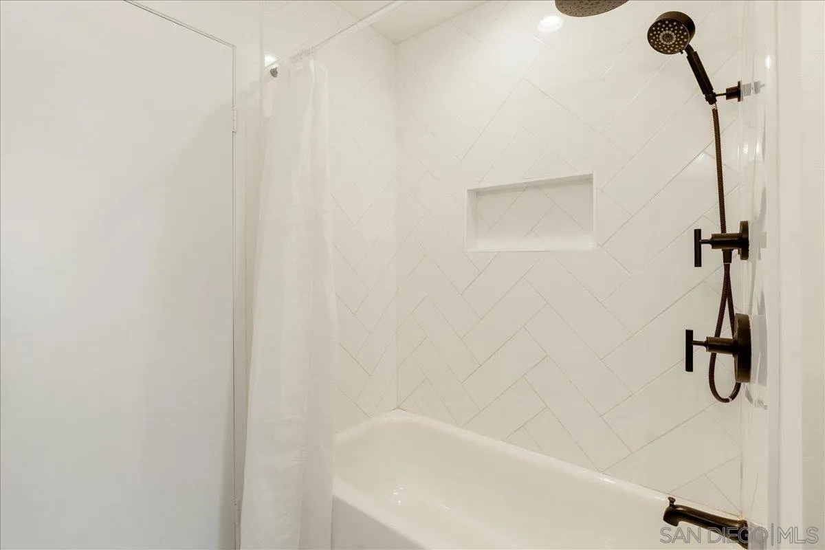 3288 Loma Riviera Drive San Diego, CA 92110 - Photo 12 of 38