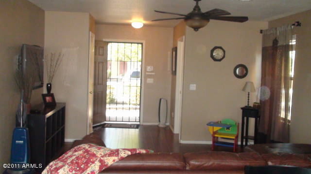 6419 West Beverly Road Laveen, AZ 85339 - Photo 3 of 24 Family Room Front