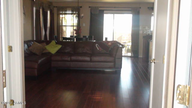 6419 West Beverly Road Laveen, AZ 85339 - Photo 4 of 24 Family Room