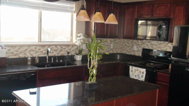 6419 West Beverly Road Laveen, AZ 85339 - Photo 8 of 24 Kitchen 3
