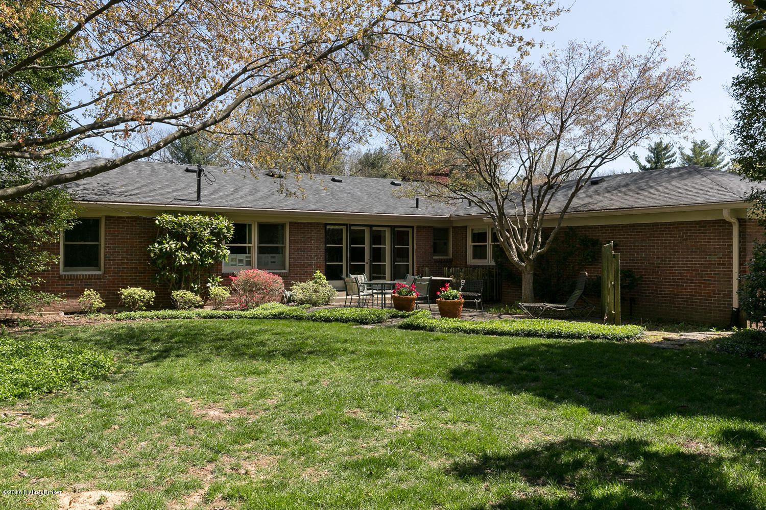 216 Smithfields Road Louisville, KY 40207 - Photo 9 of 29 RealTourCast - J Stough - Smithfield (8