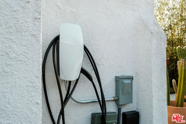 $699,000 | 5922 4th Avenue, Los Angeles, CA 90043