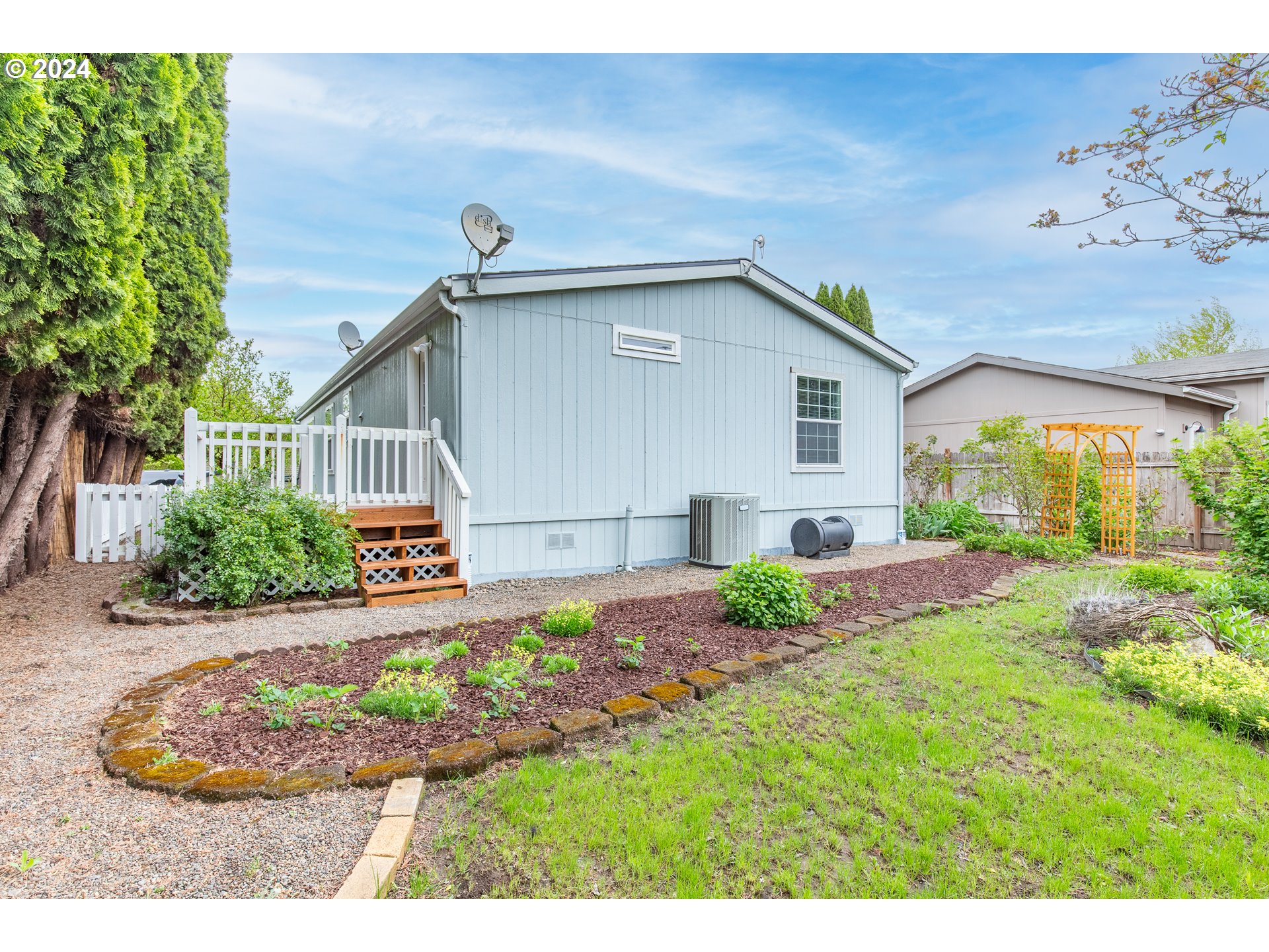 752 South Grice Loop Jefferson, OR 97352 - Photo 2 of 39 Gallery Image 2