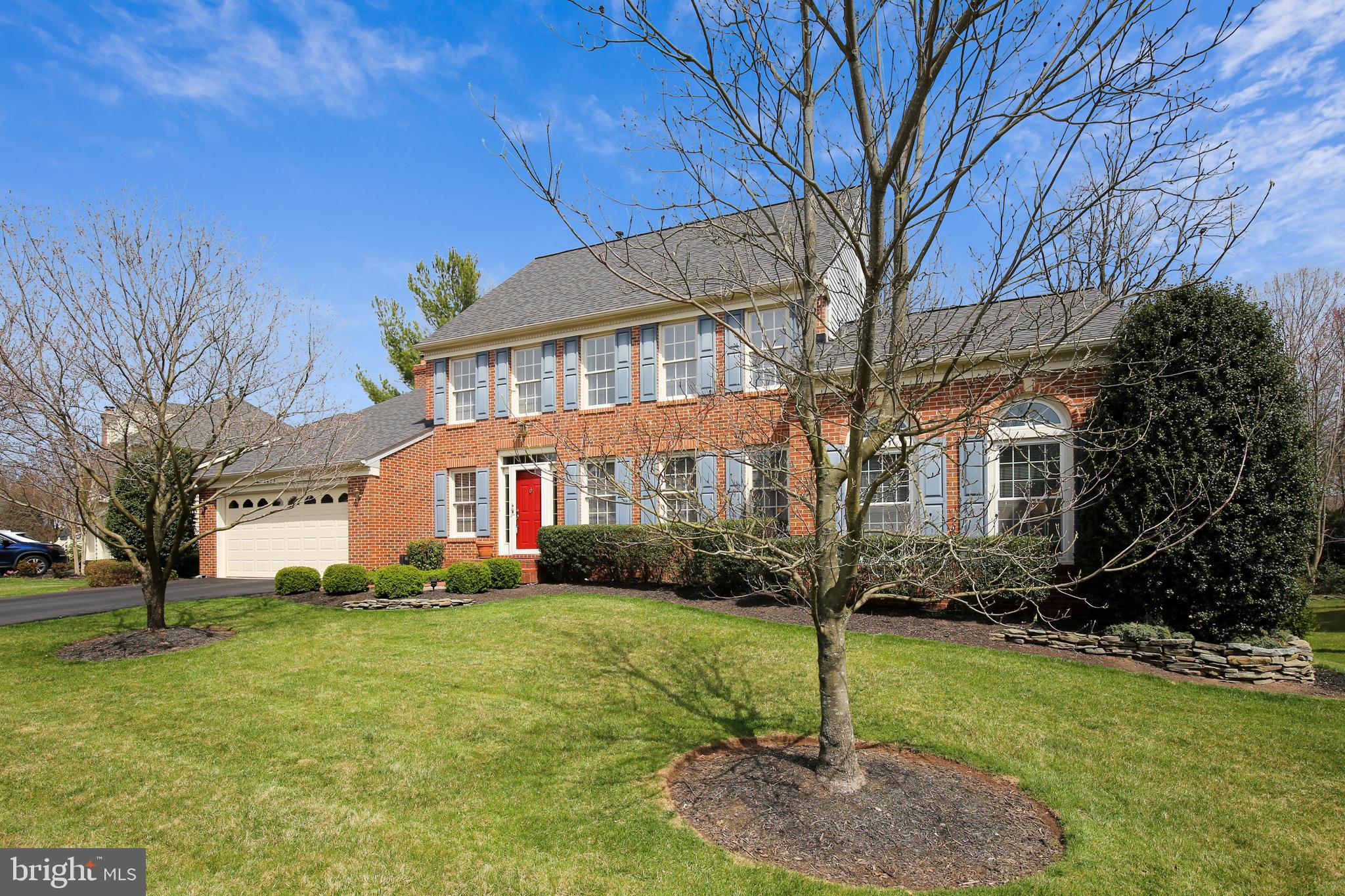 4625 Sutton Oaks Drive Chantilly, VA 20151 - Photo 2 of 60 Beautiful curb appeal!