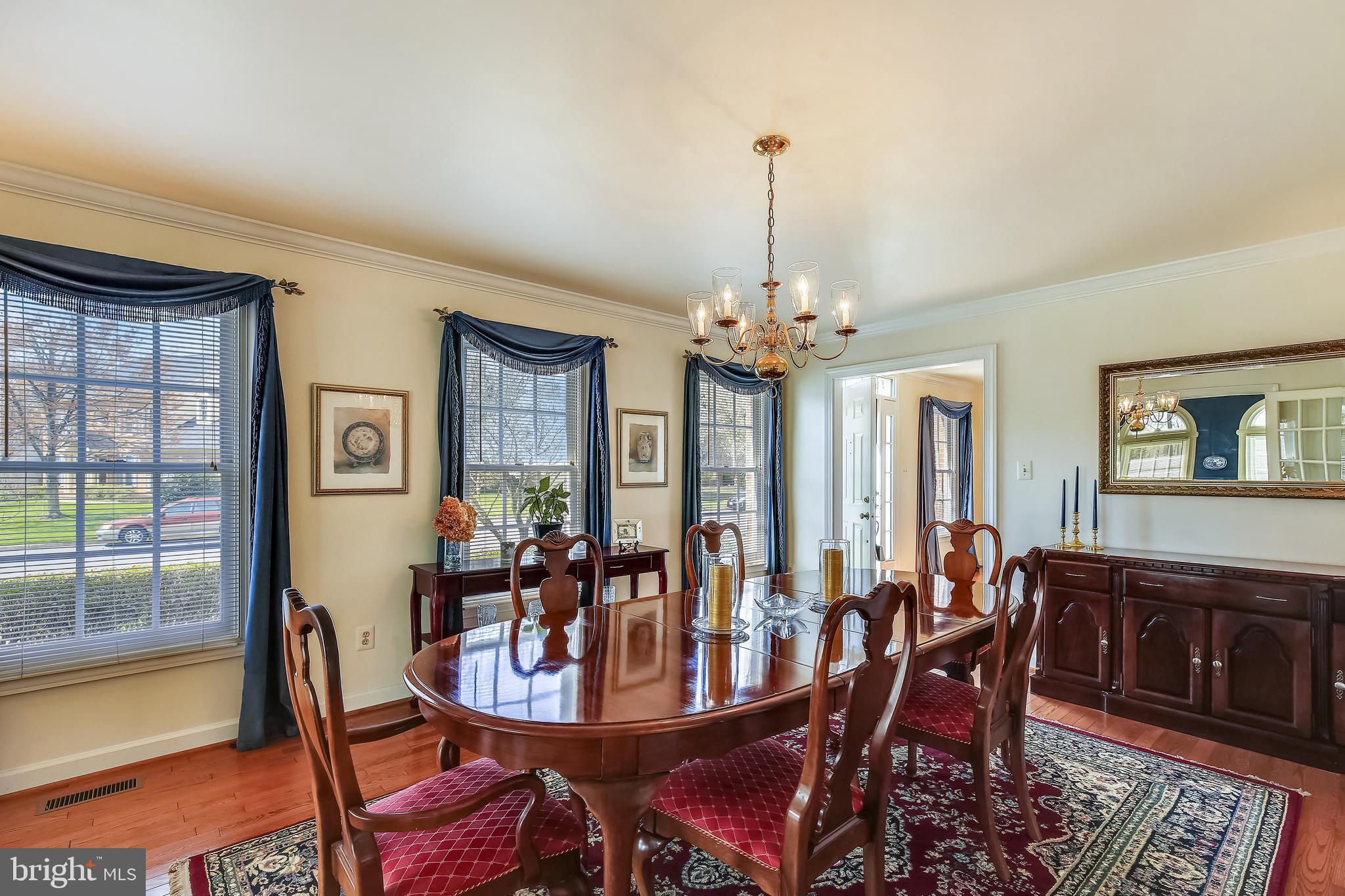 4625 Sutton Oaks Drive Chantilly, VA 20151 - Photo 11 of 60 Huge dining room