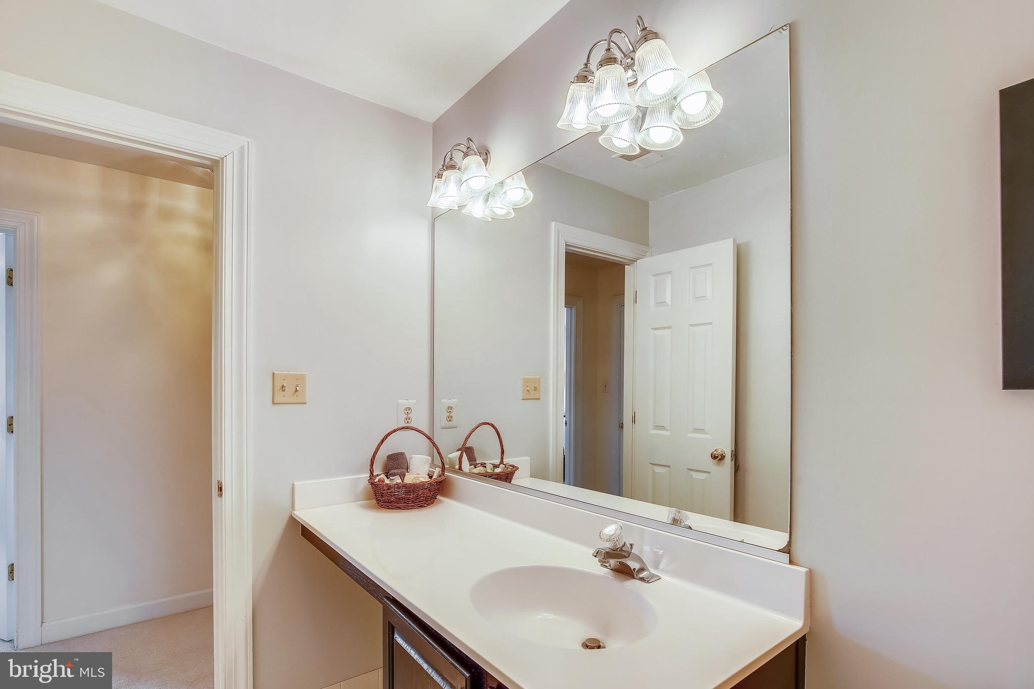 4625 Sutton Oaks Drive Chantilly, VA 20151 - Photo 36 of 60