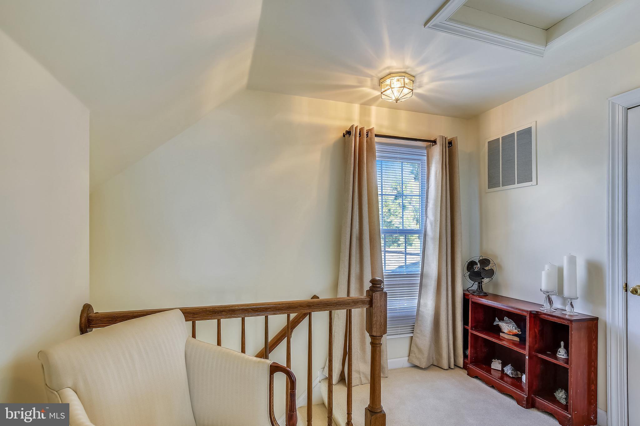 4625 Sutton Oaks Drive Chantilly, VA 20151 - Photo 37 of 60 Landing of second upper level