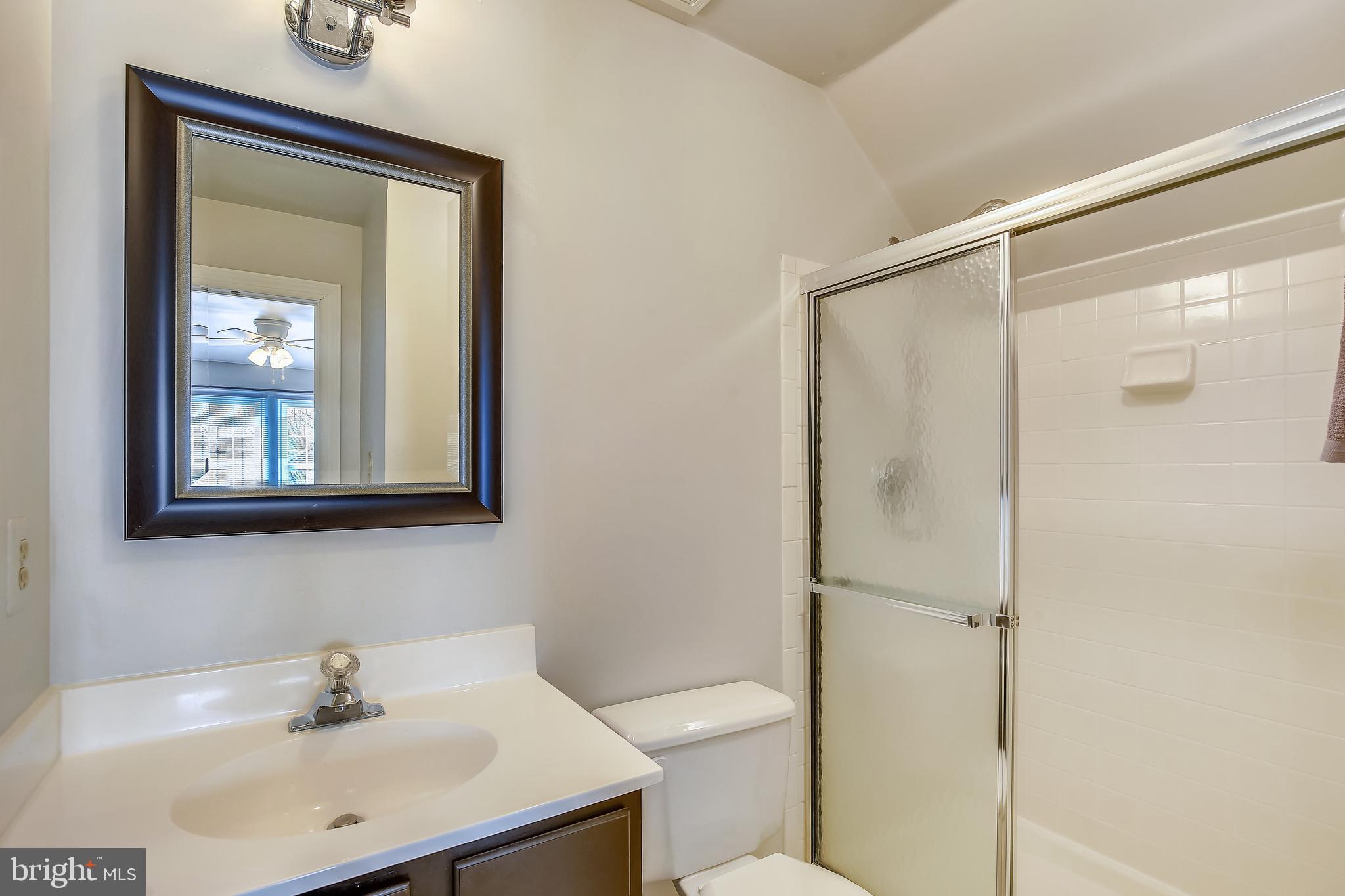 4625 Sutton Oaks Drive Chantilly, VA 20151 - Photo 41 of 60 Full bathroom on second upper level