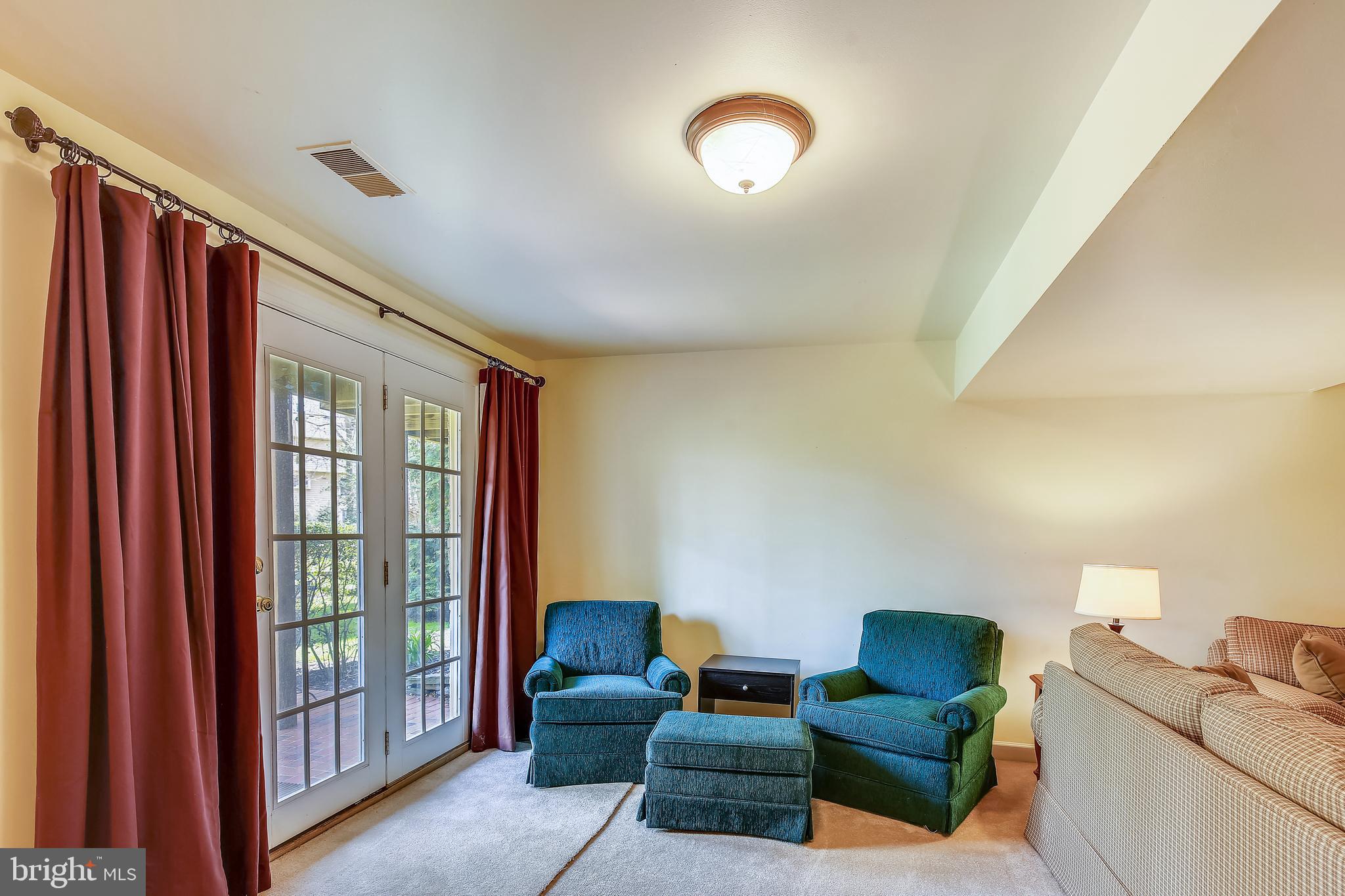 4625 Sutton Oaks Drive Chantilly, VA 20151 - Photo 45 of 60 Walk out to gorgeous backyard!