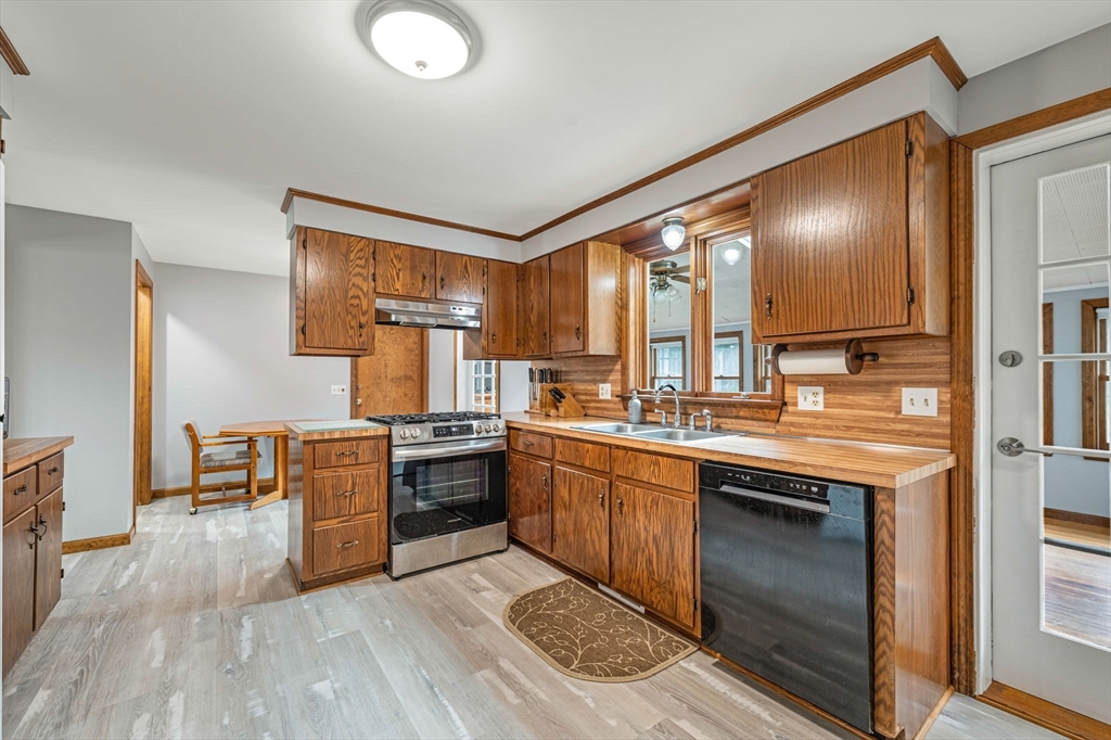 50 Emerson Street Springfield, MA 01118 - Photo 11 of 42