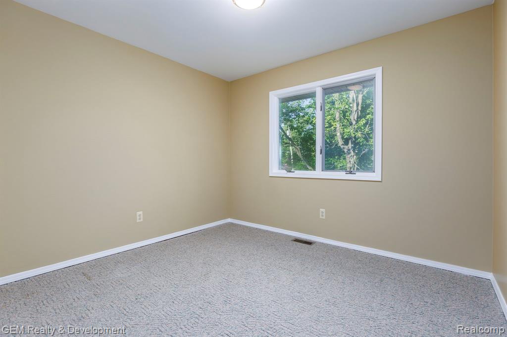 1111 Sarah Road Pinckney, MI 48169 - Photo 25 of 47