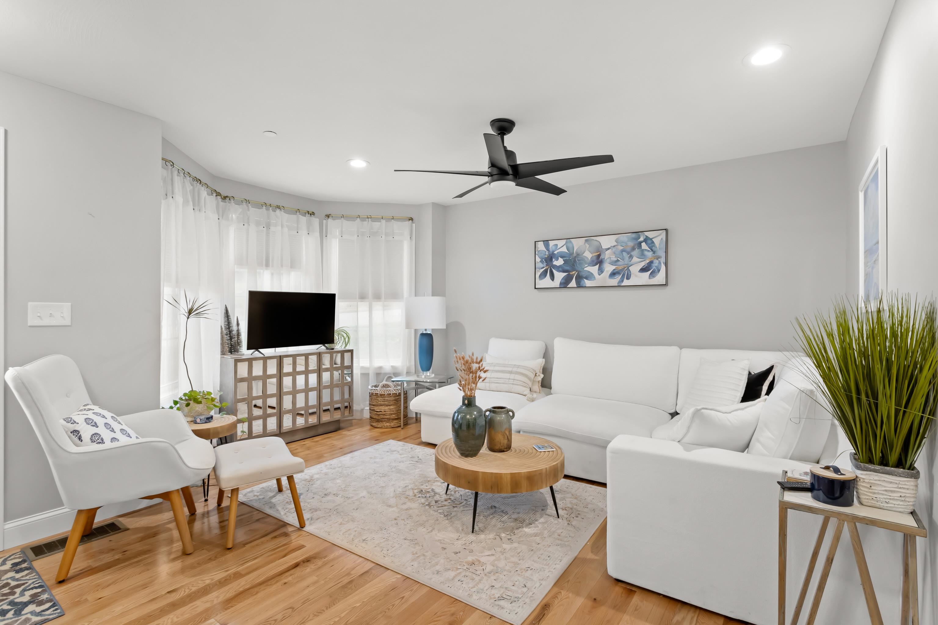 18 Maple Street, Unit 1 Derry, NH 03038 - Photo 3 of 31