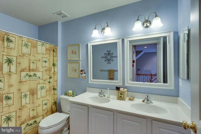 9233 Ribbon Falls Loop Bristow, VA 20136 - Photo 17 of 29 Bath
