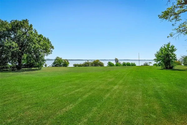 a view of an outdoor space
