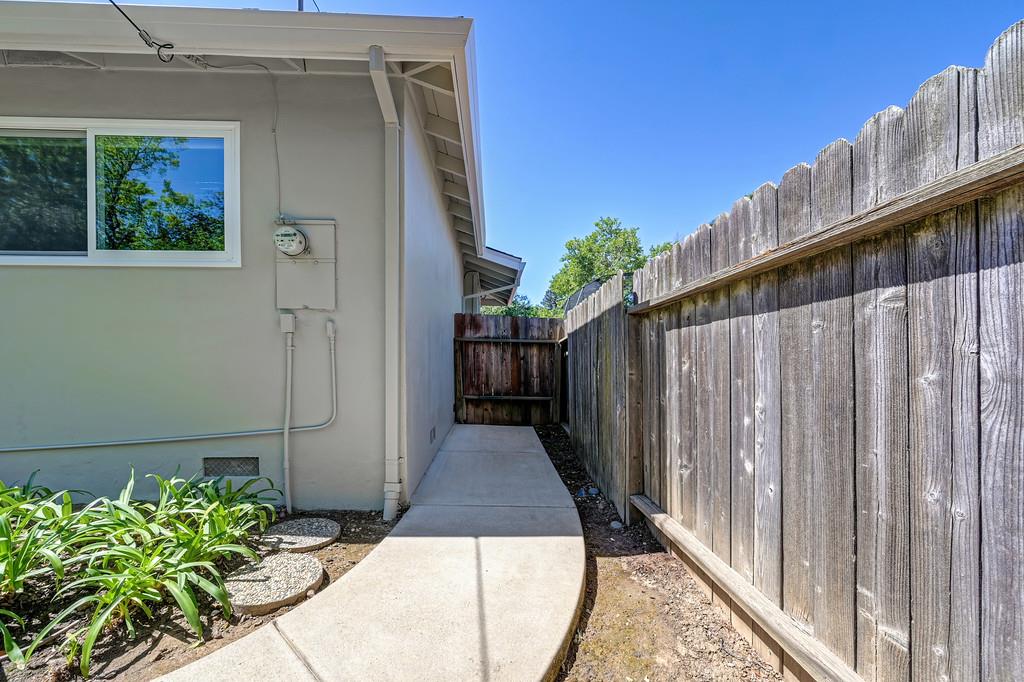 5824 Hesper Way Carmichael, CA 95608 - Photo 19 of 56