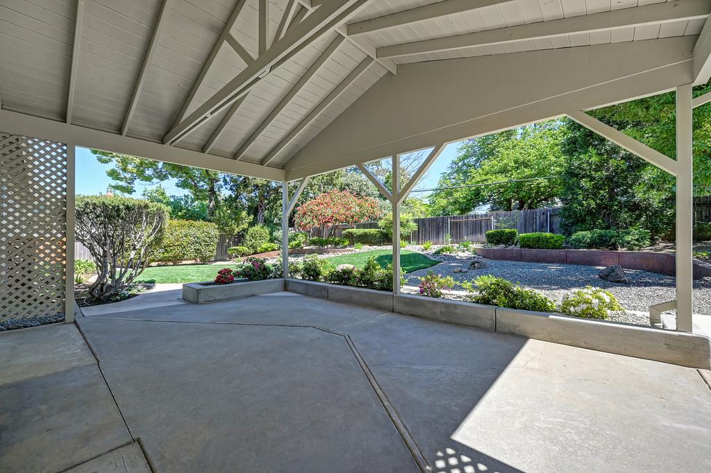 5824 Hesper Way Carmichael, CA 95608 - Photo 28 of 56 a view of backyard with green space
