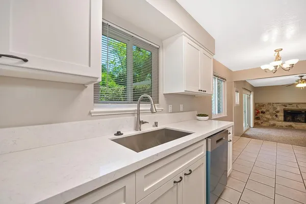 $575,000 | 5824 Hesper Way, Carmichael, CA 95608