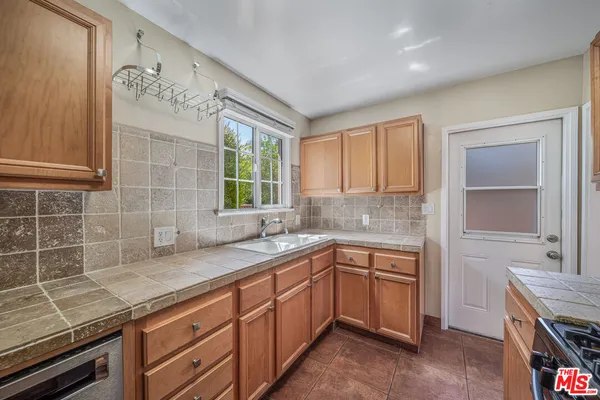 $1,197,000 | 15031-15033 Hartland Street, Van Nuys, CA 91405