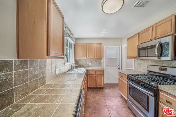 $1,197,000 | 15031-15033 Hartland Street, Van Nuys, CA 91405