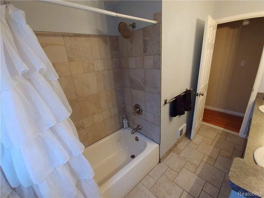 14108 Martin Road Warren, MI 48088 - Photo 14 of 25 20180203_172026.jpg