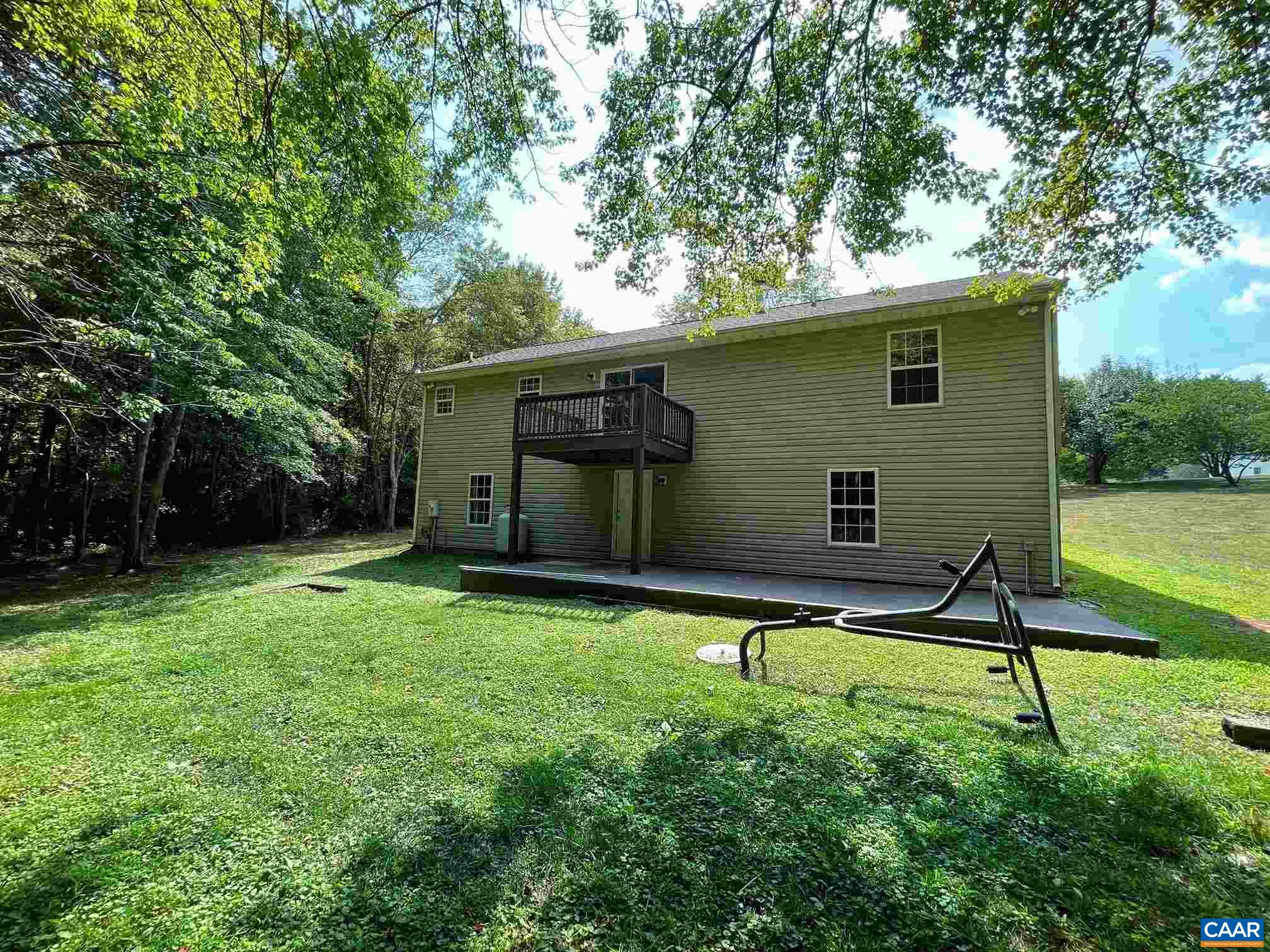 81 Phlox Road Ruckersville, VA 22968 - Photo 23 of 24 a backyard of a house with table and chairs
