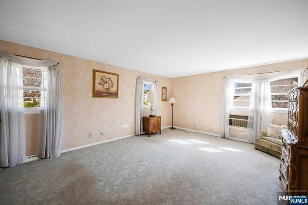 $3,995 | 204 Tryon Place, Paramus, NJ 07652