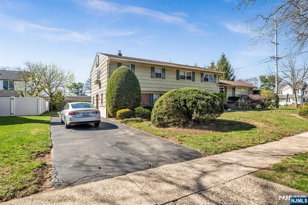 $3,995 | 204 Tryon Place, Paramus, NJ 07652