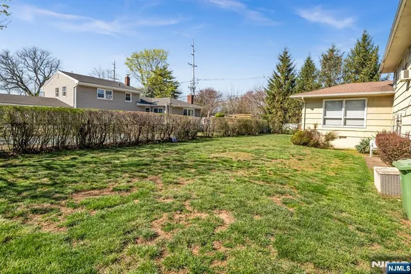 $3,995 | 204 Tryon Place, Paramus, NJ 07652