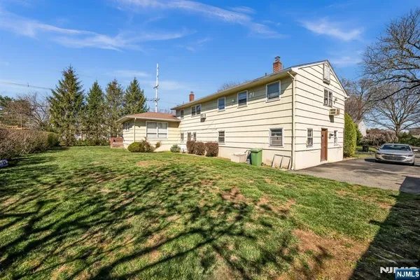 $3,995 | 204 Tryon Place, Paramus, NJ 07652