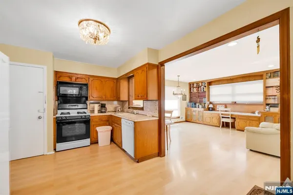 $3,995 | 204 Tryon Place, Paramus, NJ 07652