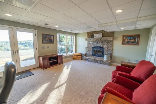 $1,079,176 | 31620 West 2400th Road, Greeley, KS 66033