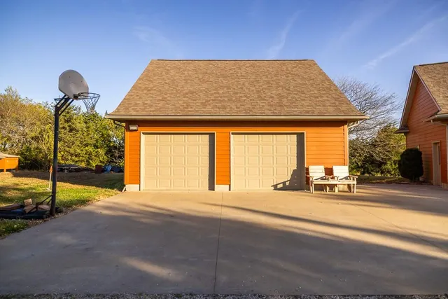 $1,079,176 | 31620 West 2400th Road, Greeley, KS 66033