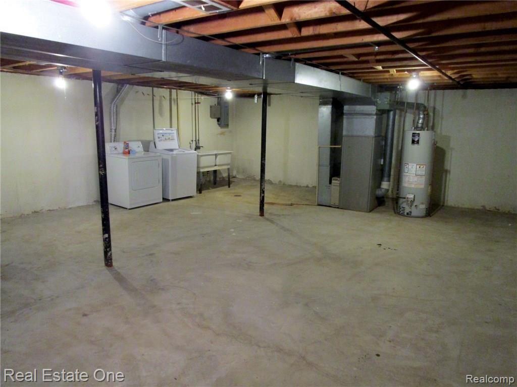 19209 Meridian Road Grosse Ile, MI 48138 - Photo 33 of 38 IMG_0571.jpg