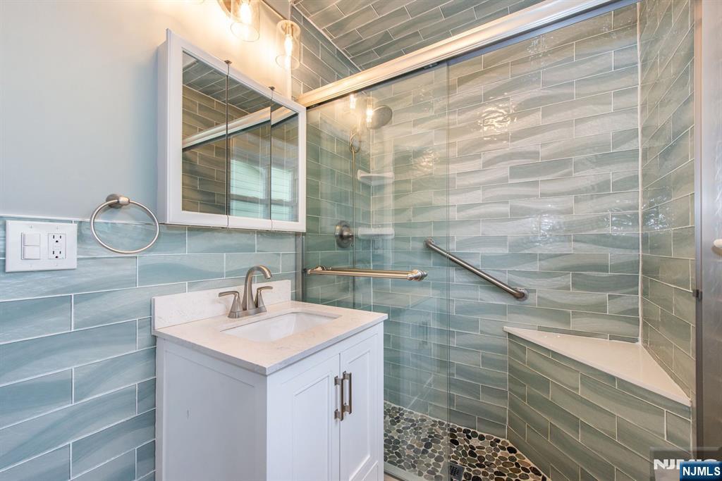 118 Rutherford Avenue Lyndhurst, NJ 07071 - Photo 16 of 23